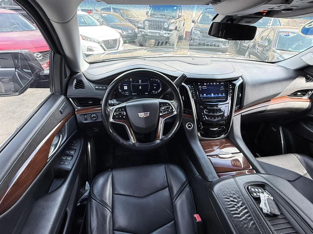 Cadillac Escalade ESV 4WD 4dr Premium Luxury 2018