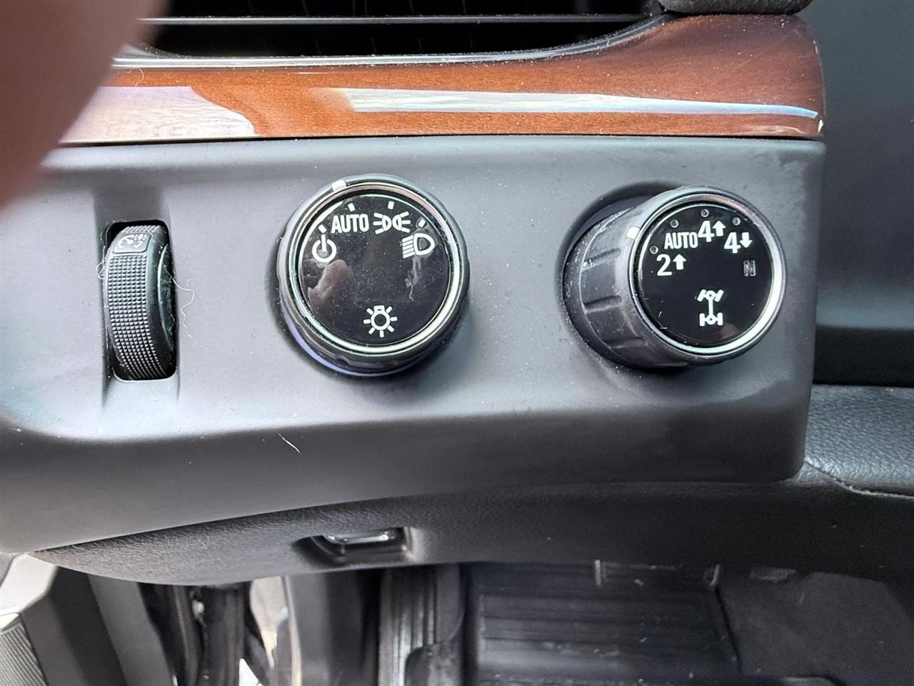 Cadillac Escalade ESV 4WD 4dr Premium Luxury 2018