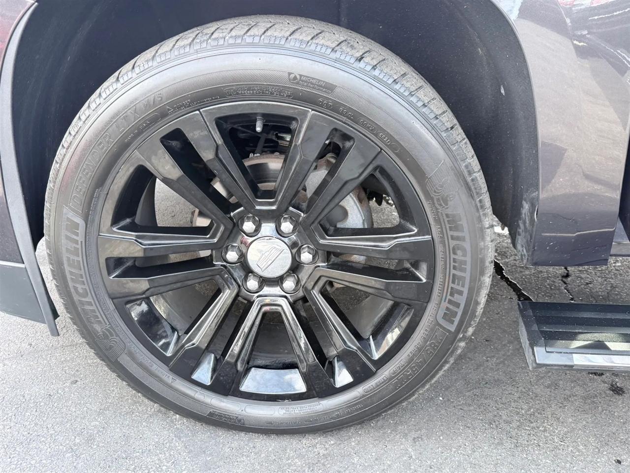 Cadillac Escalade ESV 4WD 4dr Premium Luxury 2018