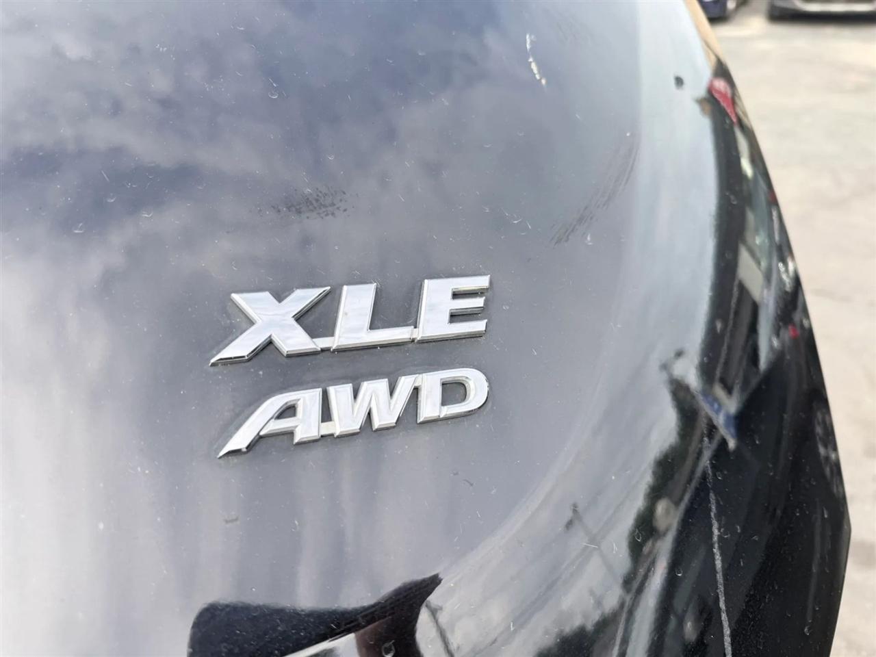Toyota RAV4 AWD 4dr XLE (Natl) 2013