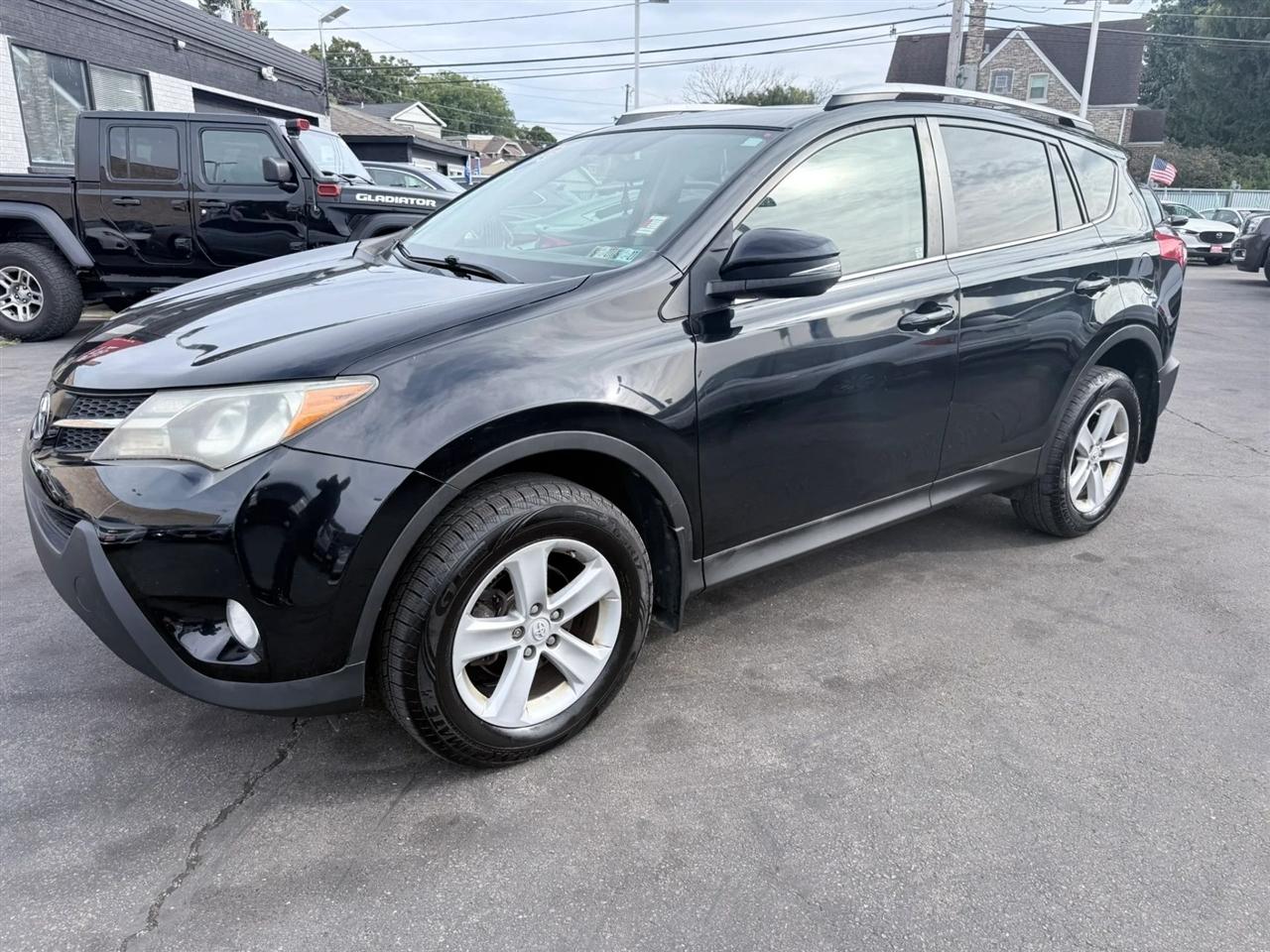Toyota RAV4 AWD 4dr XLE (Natl) 2013