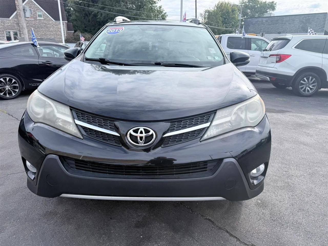 Toyota RAV4 AWD 4dr XLE (Natl) 2013