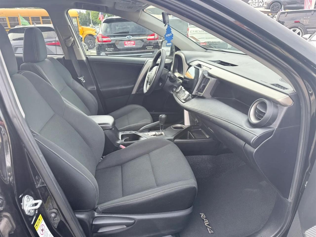 Toyota RAV4 AWD 4dr XLE (Natl) 2013