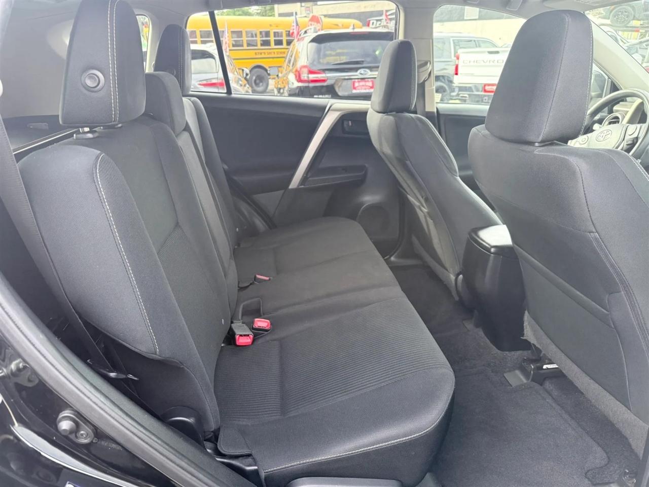 Toyota RAV4 AWD 4dr XLE (Natl) 2013