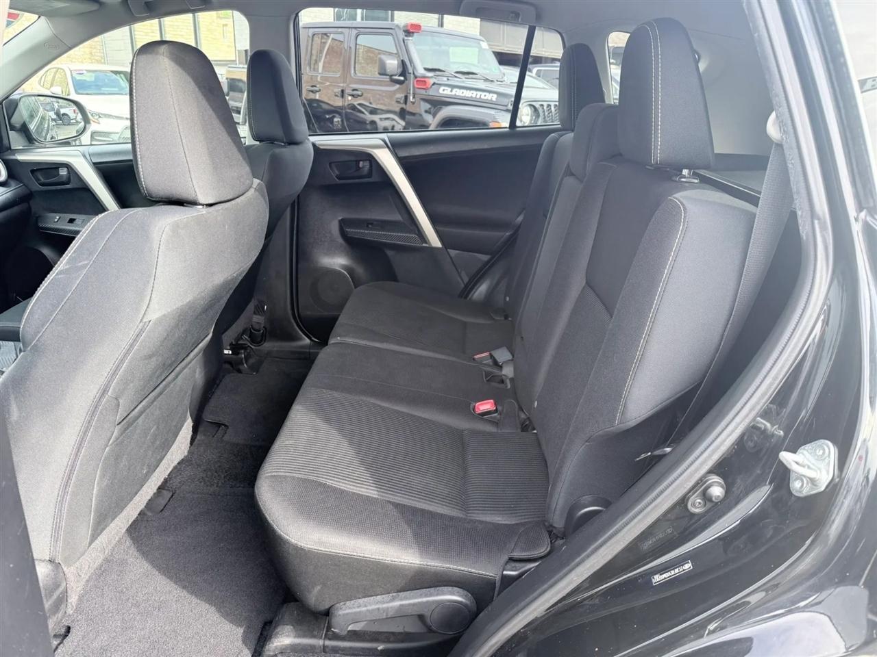 Toyota RAV4 AWD 4dr XLE (Natl) 2013