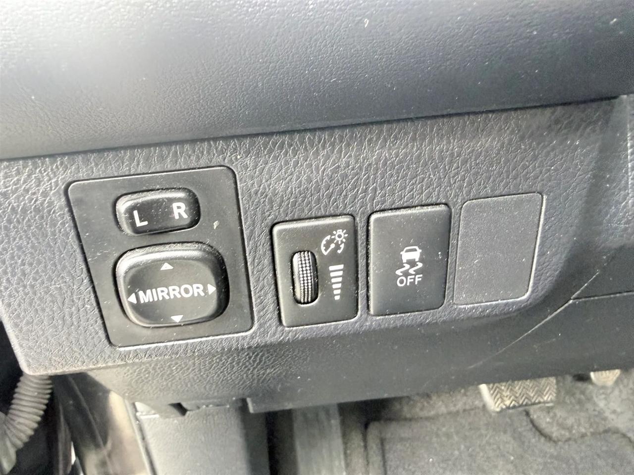 Toyota RAV4 AWD 4dr XLE (Natl) 2013