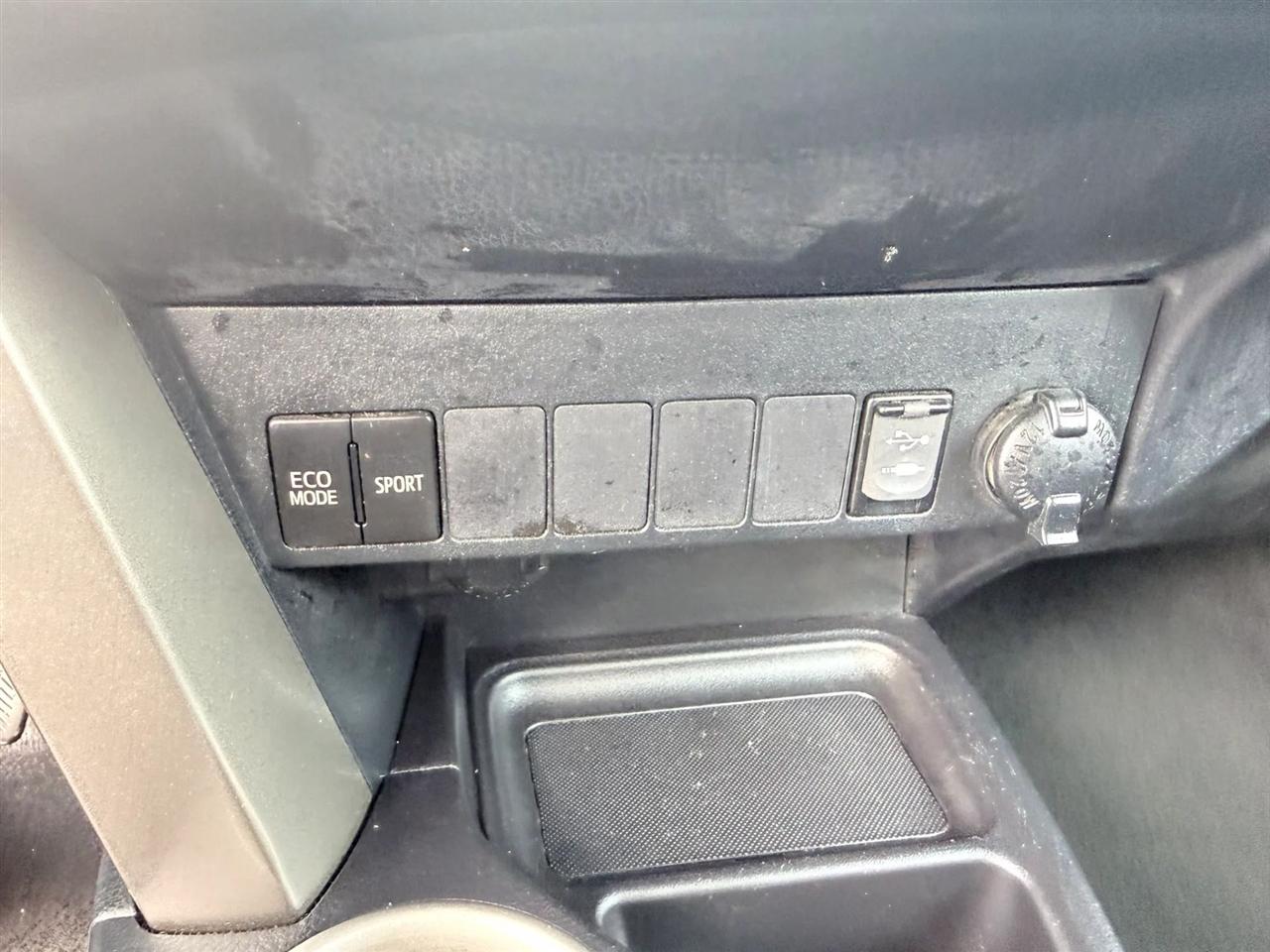 Toyota RAV4 AWD 4dr XLE (Natl) 2013