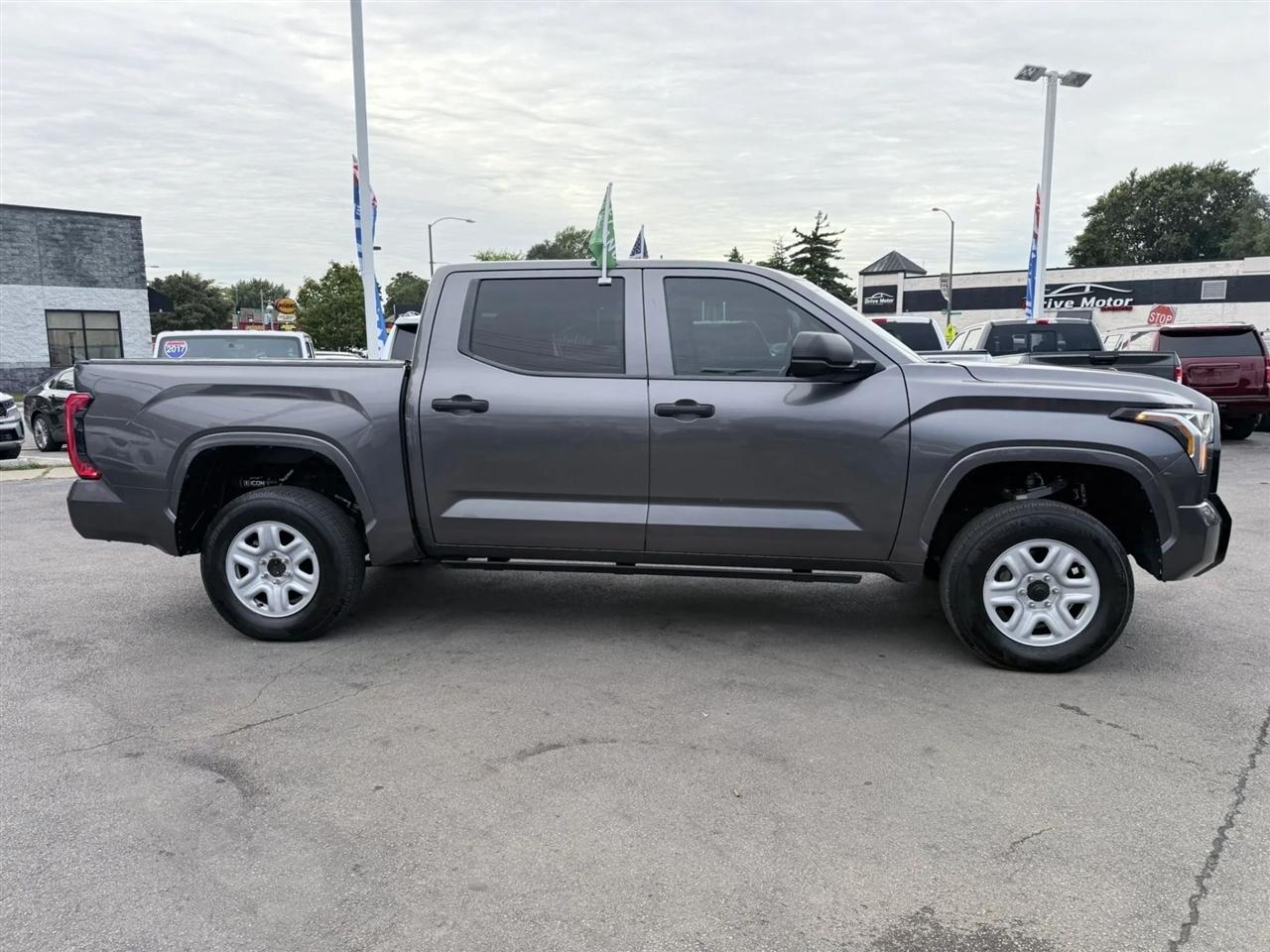 Toyota Tundra 4WD SR CrewMax 5.5' Bed (Natl) 2022
