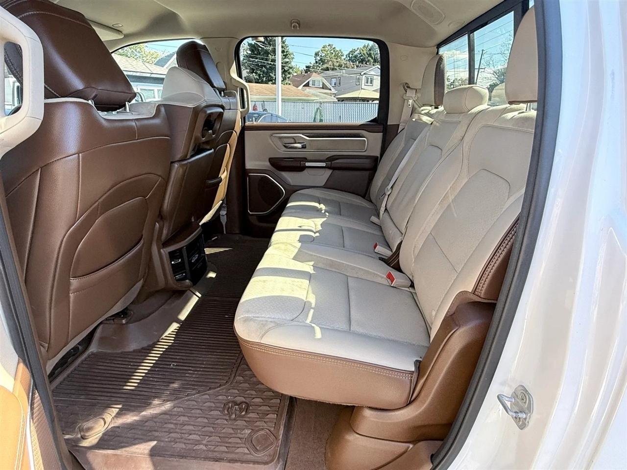RAM 1500 Laramie 4x4 Crew Cab 5'7" Box 2019