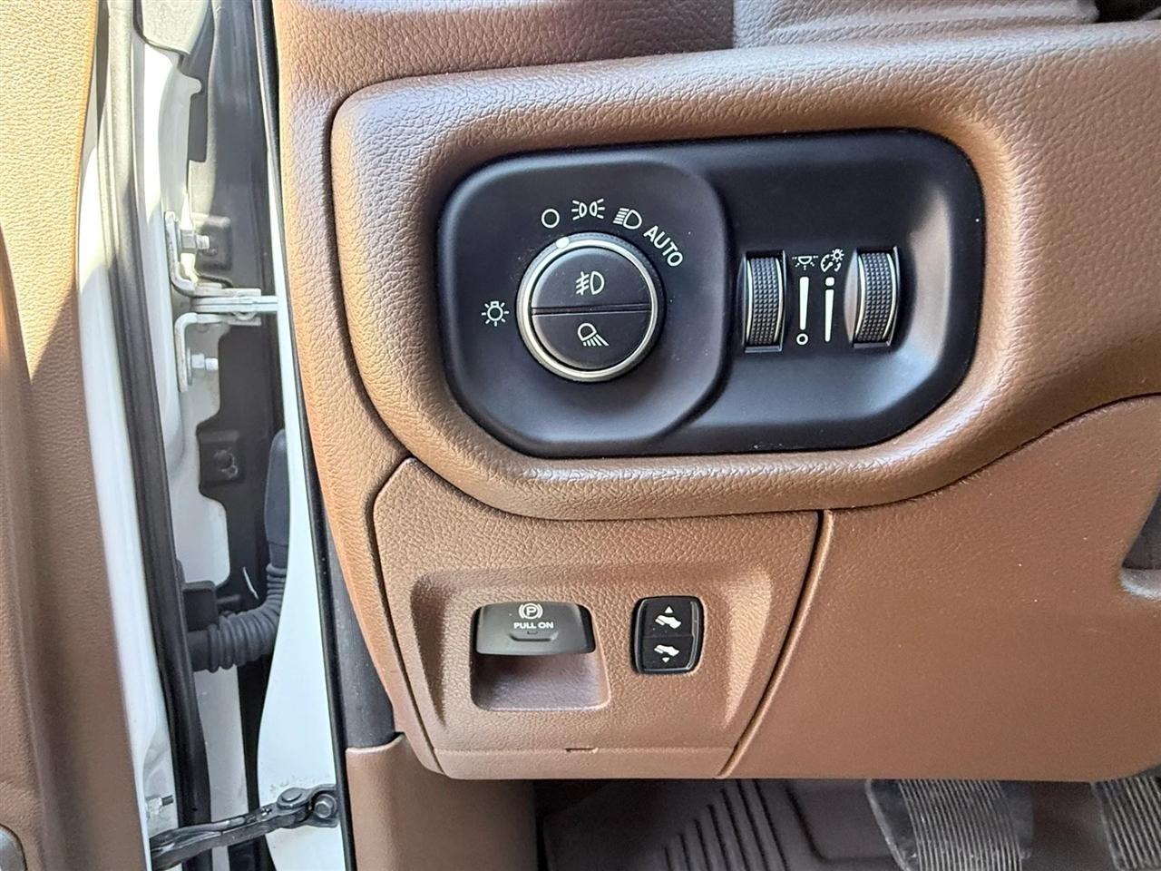 RAM 1500 Laramie 4x4 Crew Cab 5'7" Box 2019