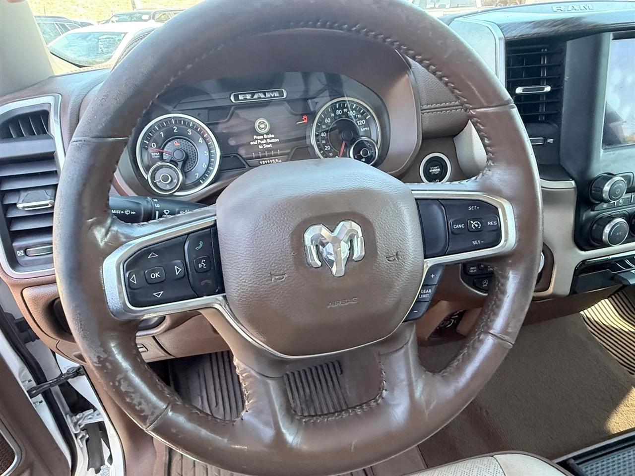 RAM 1500 Laramie 4x4 Crew Cab 5'7" Box 2019