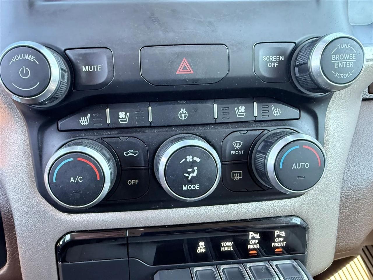 RAM 1500 Laramie 4x4 Crew Cab 5'7" Box 2019