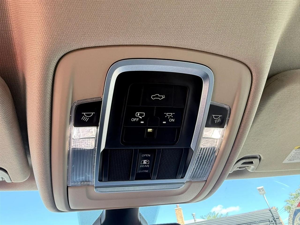 RAM 1500 Laramie 4x4 Crew Cab 5'7" Box 2019