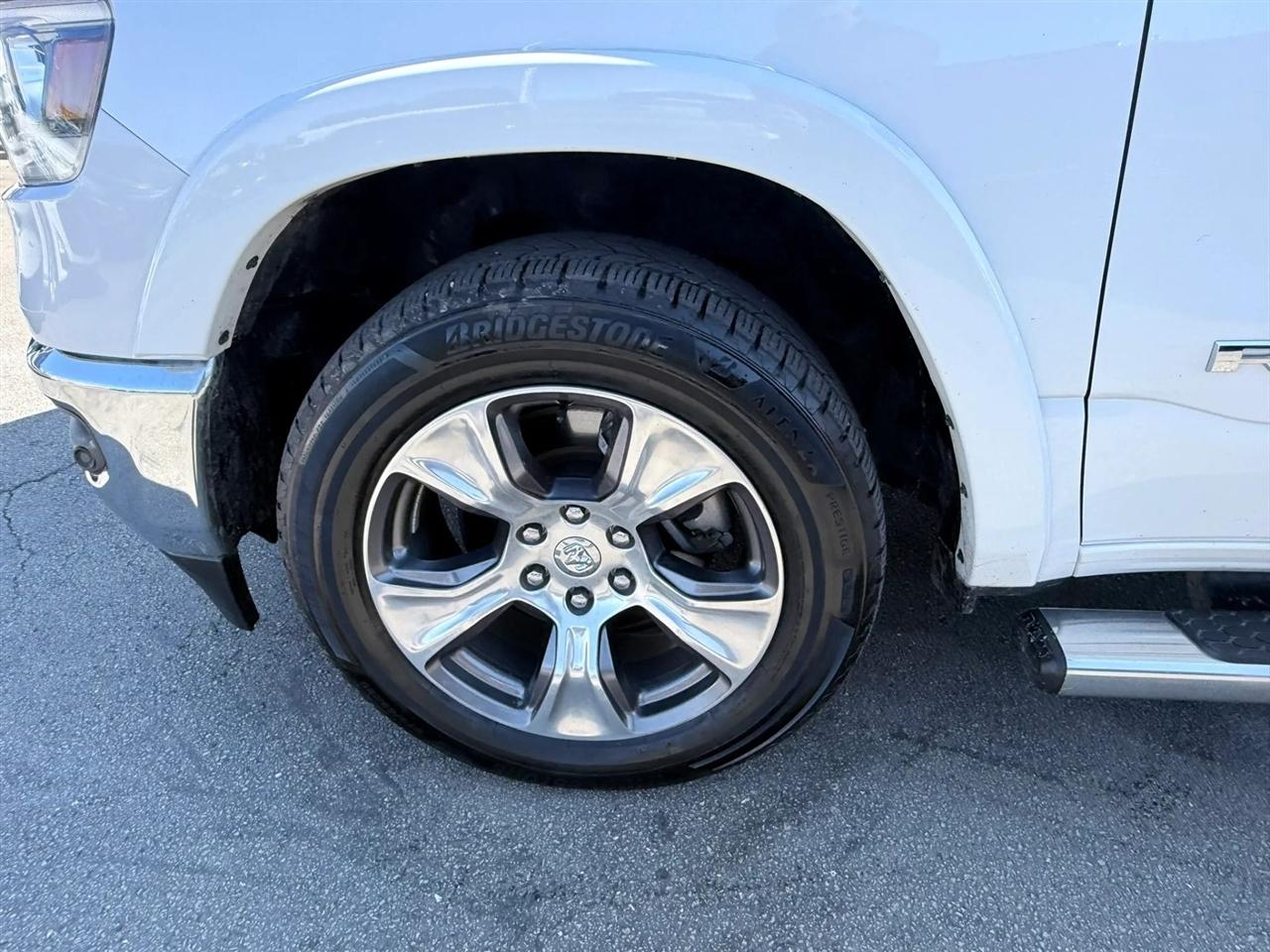 RAM 1500 Laramie 4x4 Crew Cab 5'7" Box 2019