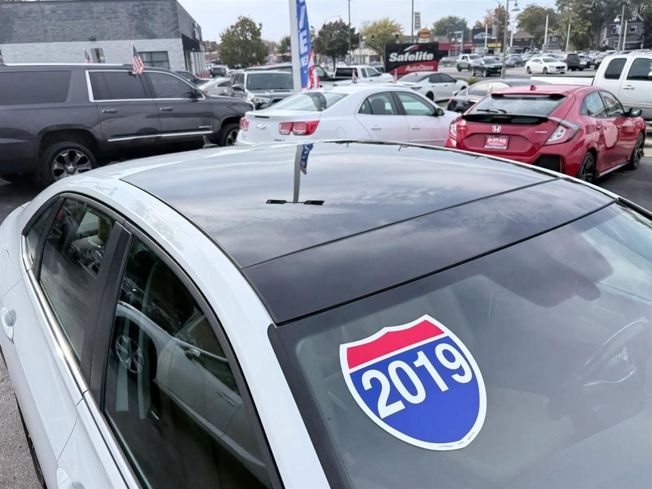 Volkswagen Jetta R-Line Auto w/SULEV 2019