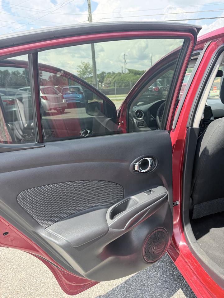 Nissan Versa 1.6 S 5M 2015