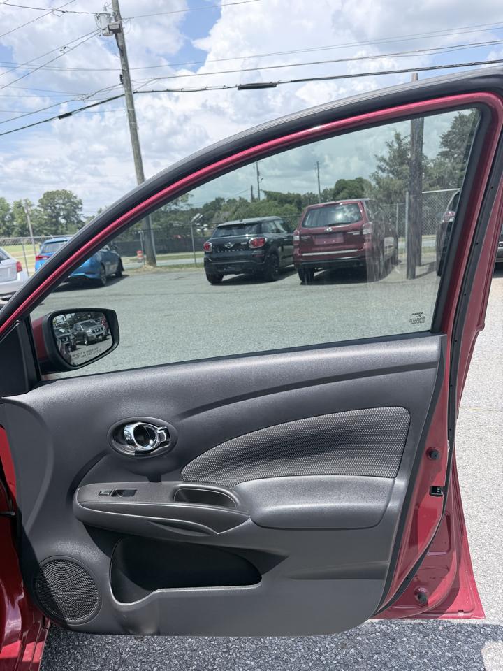 Nissan Versa 1.6 S 5M 2015