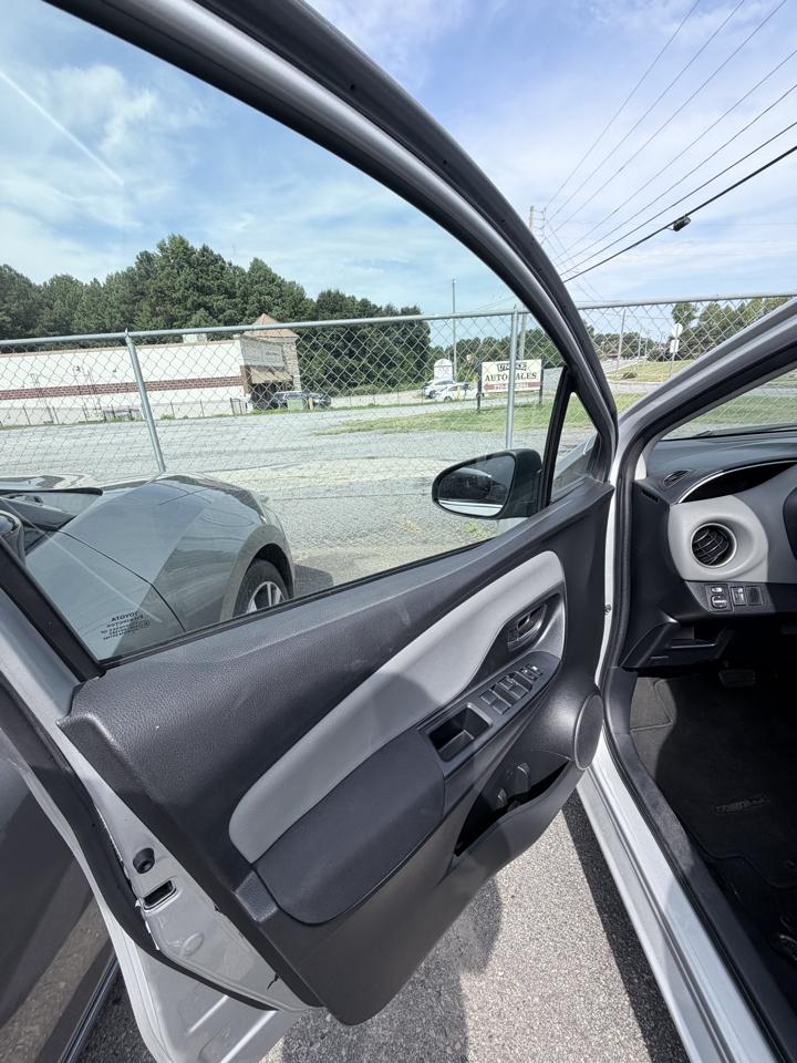 Toyota Yaris L 5-Door AT 2016