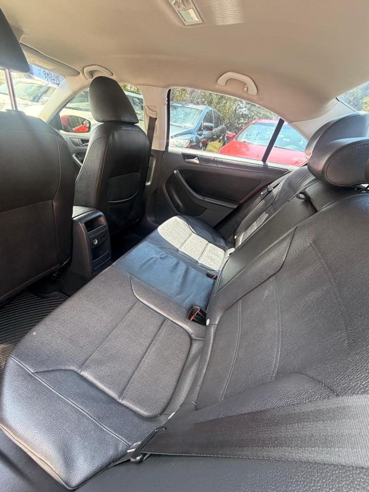 Volkswagen Jetta SE 2011