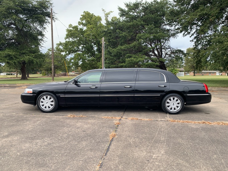 Lincoln Town Car Executive Limo 2005 Lincoln Town Car Executive Limo 2005