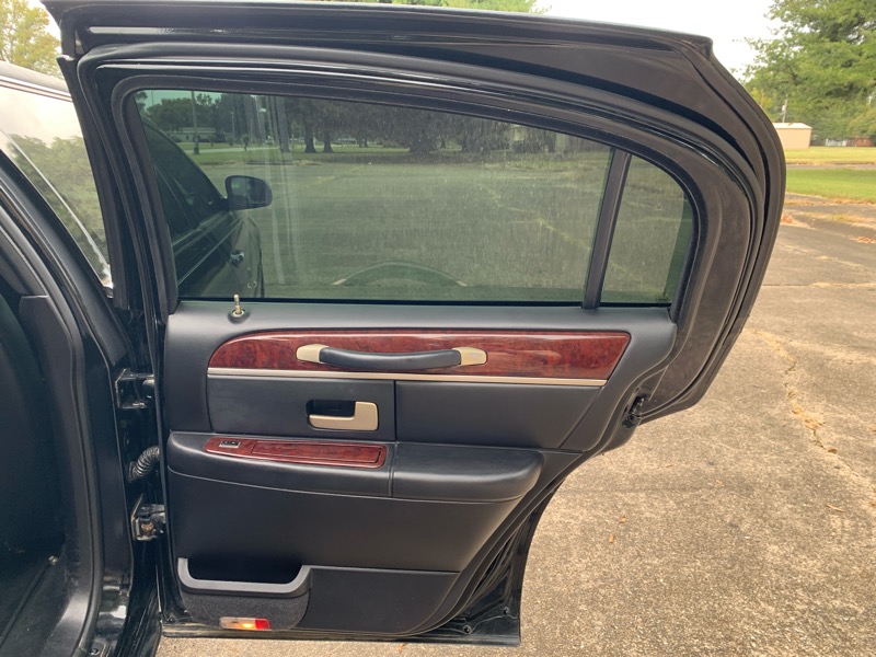 Lincoln Town Car Executive Limo 2005 Lincoln Town Car Executive Limo 2005