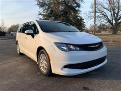 2023 Chrysler Voyager 