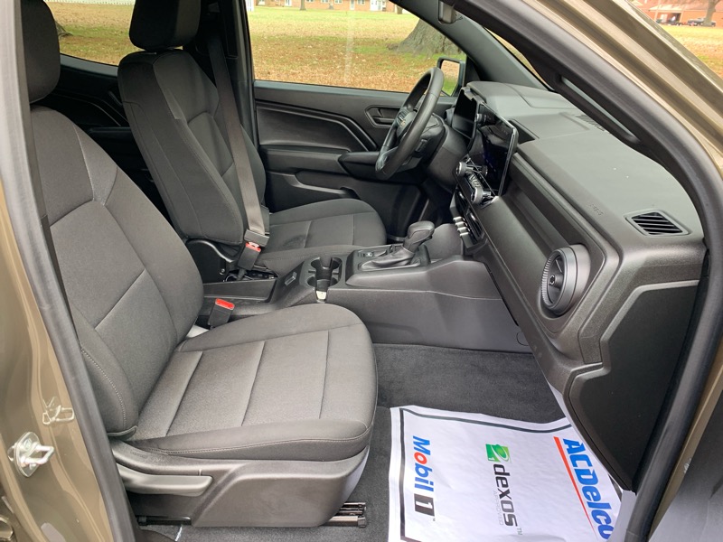 Chevrolet Colorado 2WD Crew Cab WT 2024