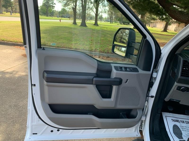 Ford F-250 SD XL Crew Cab 2WD 2017