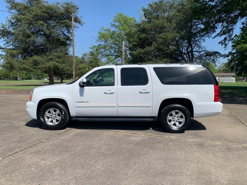 GMC Yukon XL SLE-1 1/2 Ton 2WD 2011