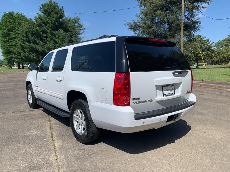 GMC Yukon XL SLE-1 1/2 Ton 2WD 2011