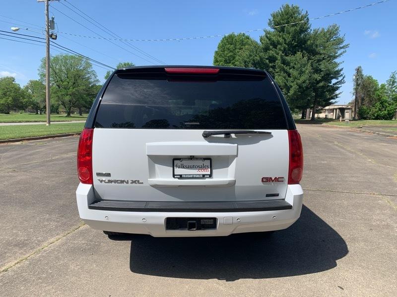 GMC Yukon XL SLE-1 1/2 Ton 2WD 2011