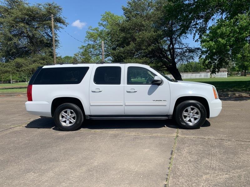 GMC Yukon XL SLE-1 1/2 Ton 2WD 2011