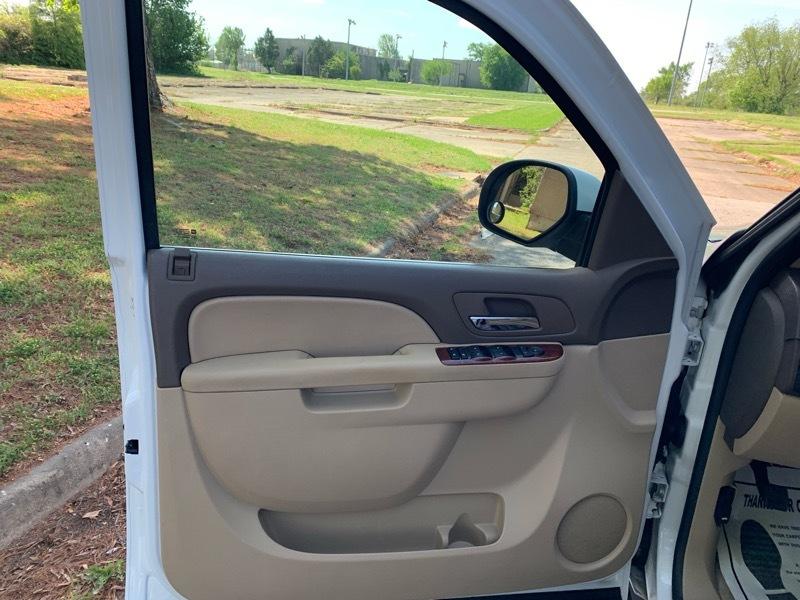 GMC Yukon XL SLE-1 1/2 Ton 2WD 2011