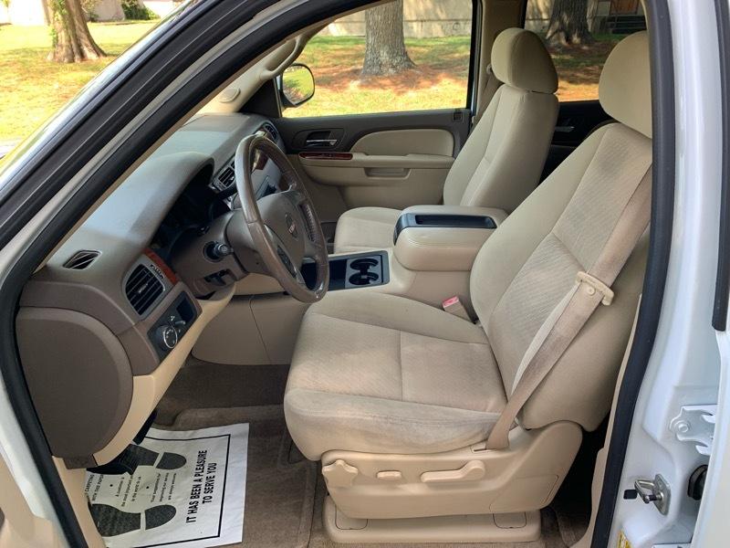 GMC Yukon XL SLE-1 1/2 Ton 2WD 2011