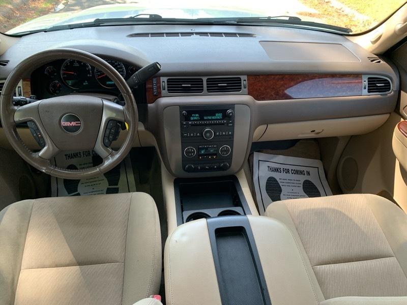 GMC Yukon XL SLE-1 1/2 Ton 2WD 2011