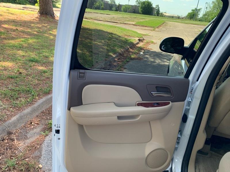 GMC Yukon XL SLE-1 1/2 Ton 2WD 2011