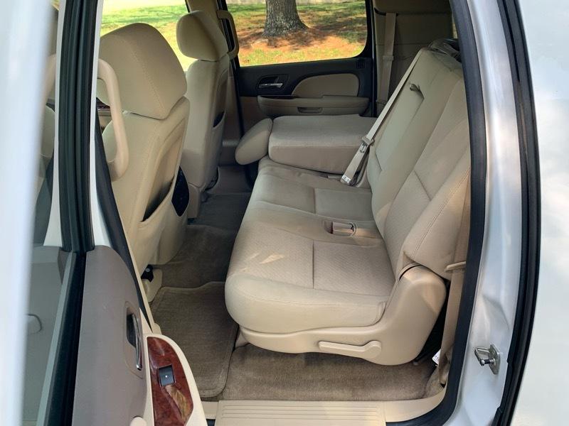 GMC Yukon XL SLE-1 1/2 Ton 2WD 2011