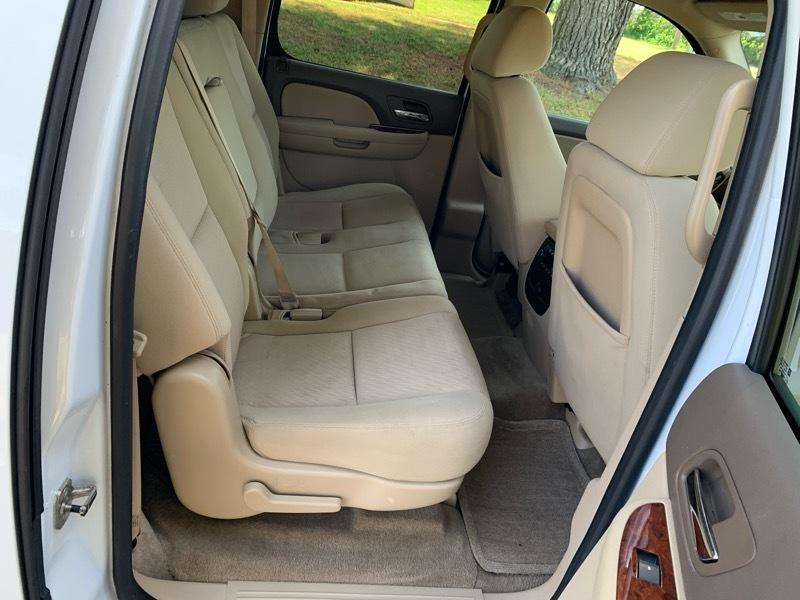 GMC Yukon XL SLE-1 1/2 Ton 2WD 2011