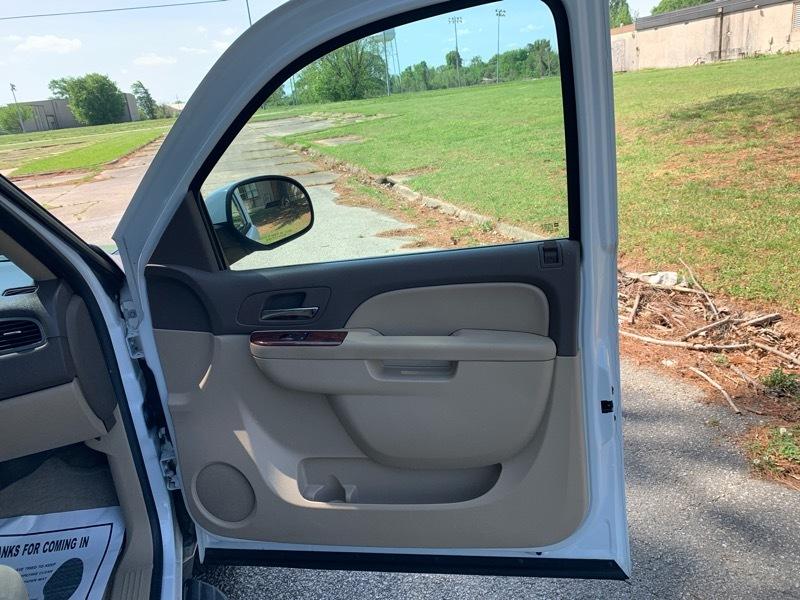 GMC Yukon XL SLE-1 1/2 Ton 2WD 2011