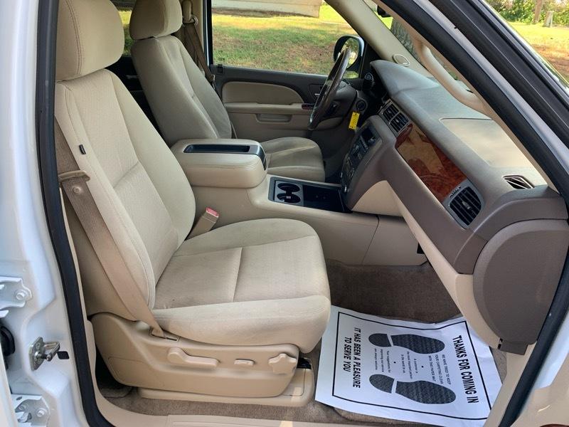 GMC Yukon XL SLE-1 1/2 Ton 2WD 2011