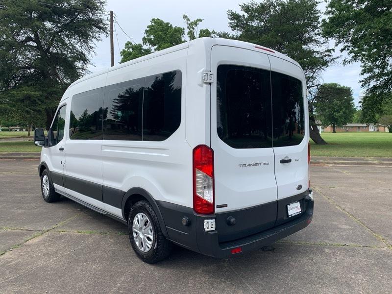 Ford Transit 350 Wagon Med. Roof XL w/Sliding Pass. 148-in. WB 2015