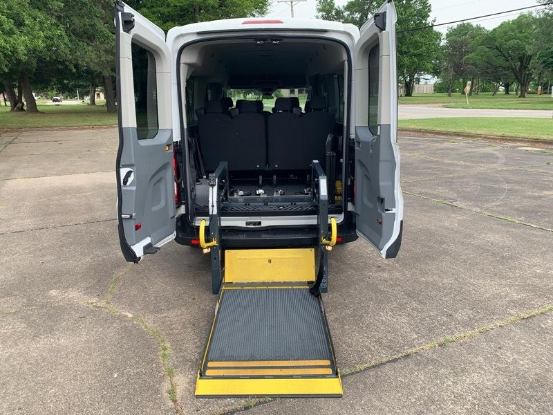 Ford Transit 350 Wagon Med. Roof XL w/Sliding Pass. 148-in. WB 2015