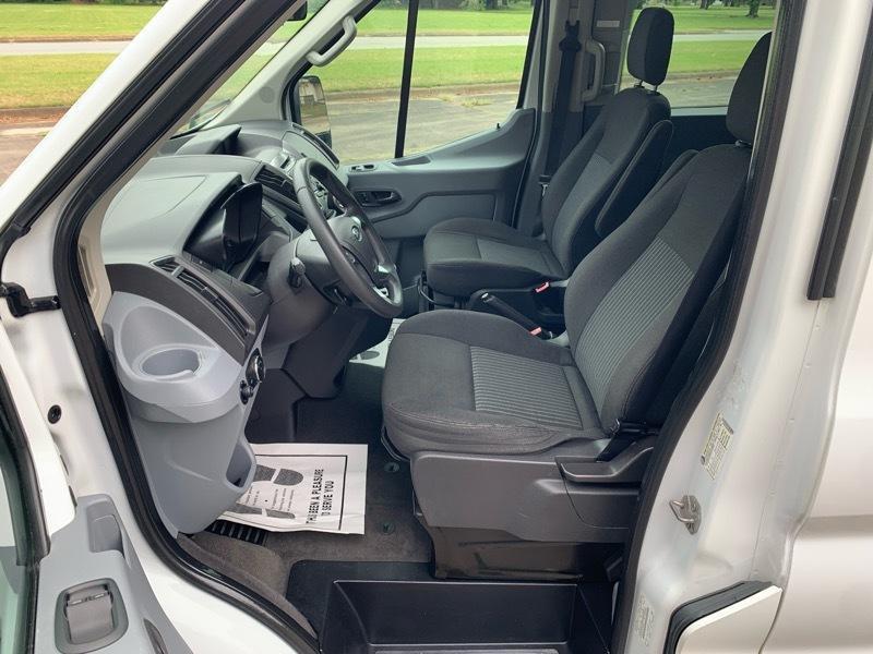 Ford Transit 350 Wagon Med. Roof XL w/Sliding Pass. 148-in. WB 2015