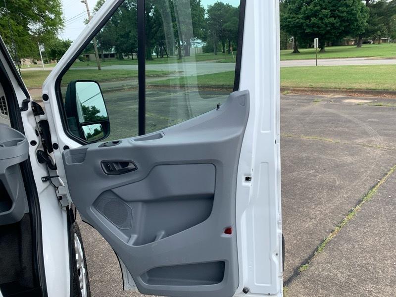 Ford Transit 350 Wagon Med. Roof XL w/Sliding Pass. 148-in. WB 2015