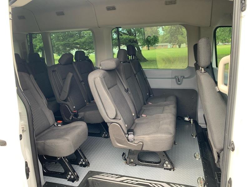 Ford Transit 350 Wagon Med. Roof XL w/Sliding Pass. 148-in. WB 2015