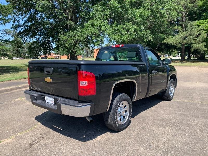 Chevrolet Silverado 1500 LS Short Bed 2WD 2013
