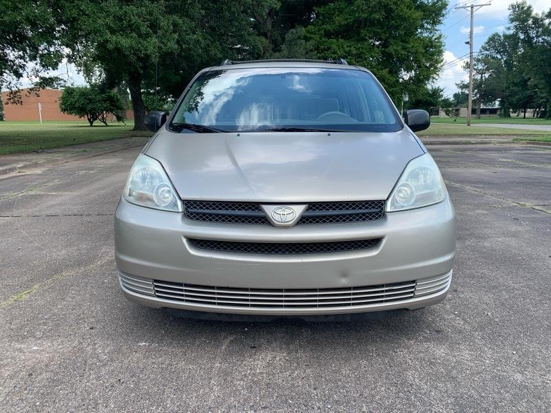 Toyota Sienna LE - 7 Passenger Seating 2005
