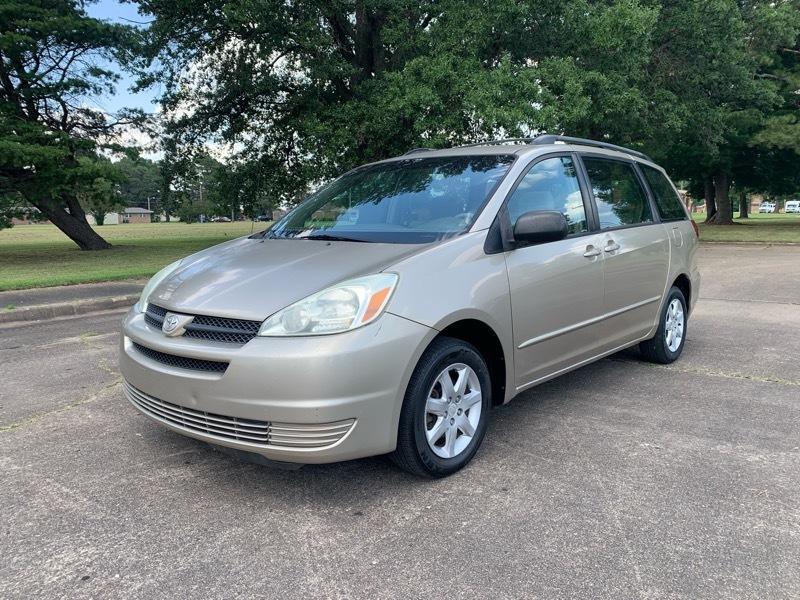 Toyota Sienna LE - 7 Passenger Seating 2005
