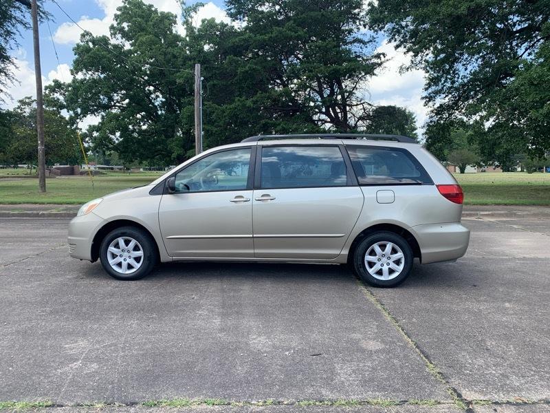 Toyota Sienna LE - 7 Passenger Seating 2005