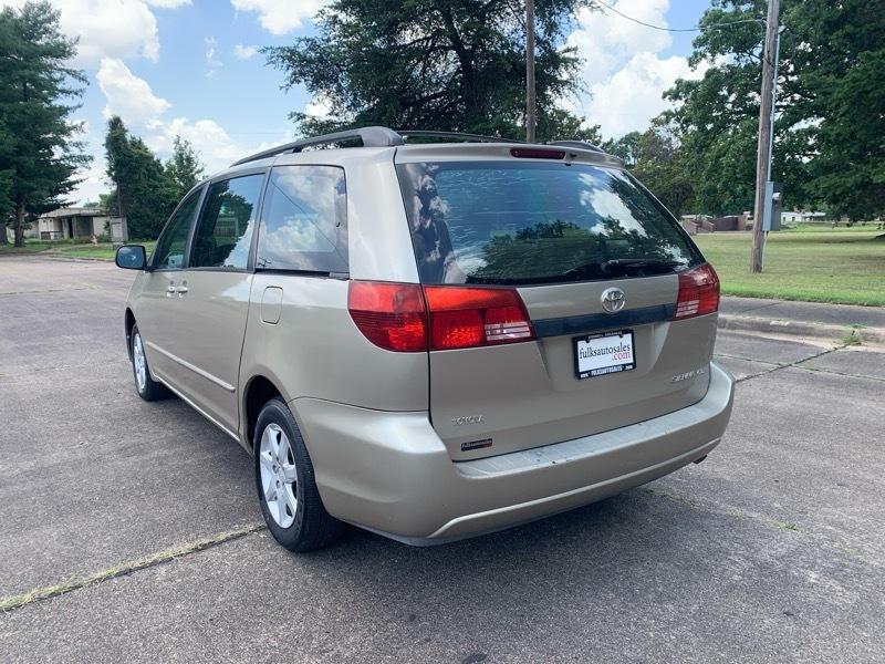 Toyota Sienna LE - 7 Passenger Seating 2005